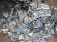 Завдяки анонімному інформатору в Нігерії в пустуючому будинку знайдено більше $ 43 мільйонів (відео)