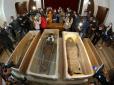 З'явилися перші фото знайдених на території Лаври єгипетських мумій