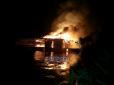 Спалахнула пожежа: У Києві прогримів потужний вибух в ресторані (фото)