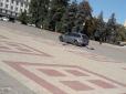 У Росії чоловік викинув труп посеред міста і спробував покінчити з життям (фото, відео)