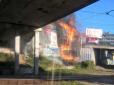 На столичній Борщагівці палає ринок (фото, відео)