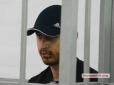 У Миколаєві обвинуваченого привезли з СІЗО до суду із зашитим ротом (фото, відео)